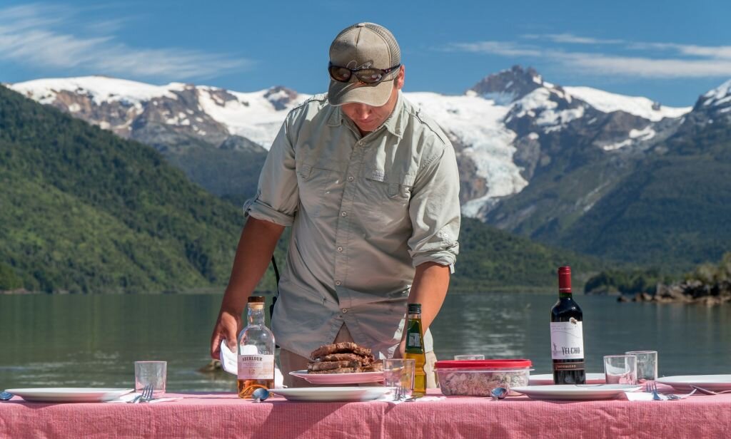 Almuerzo con vista al glaciar y el lago